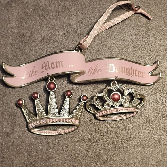 Lot of 6 Family-Themed Christmas Ornaments Mom Grandma Dad Brother Daughter - Picture 9 of 11